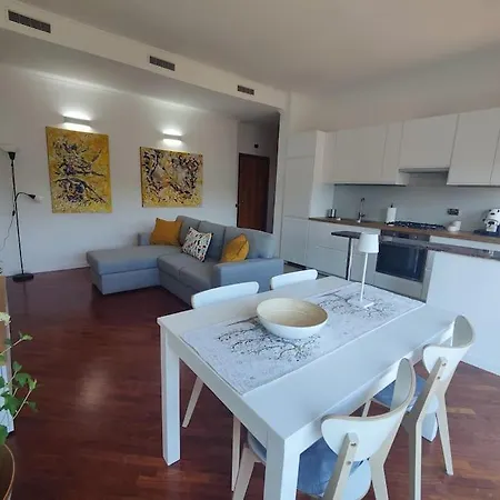 Daire Culla Di Diego Box Auto, Sospesi Nel Cielo! Roma